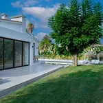 Villa Peman Luxurious Beachside Villa