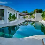 Villa Peman Luxurious Beachside Villa