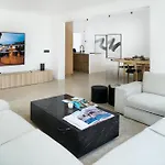Villa Peman Luxurious Beachside Villa