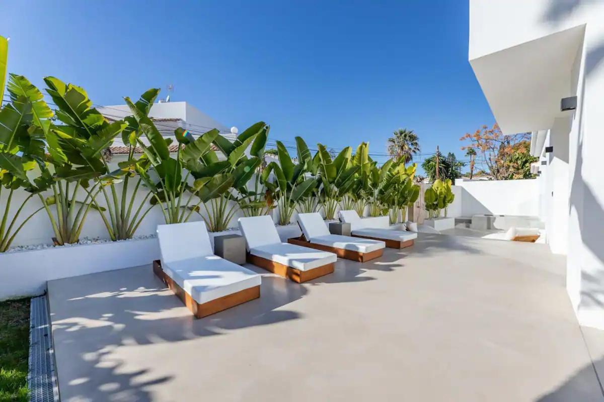 Peman Luxurious Beachside *