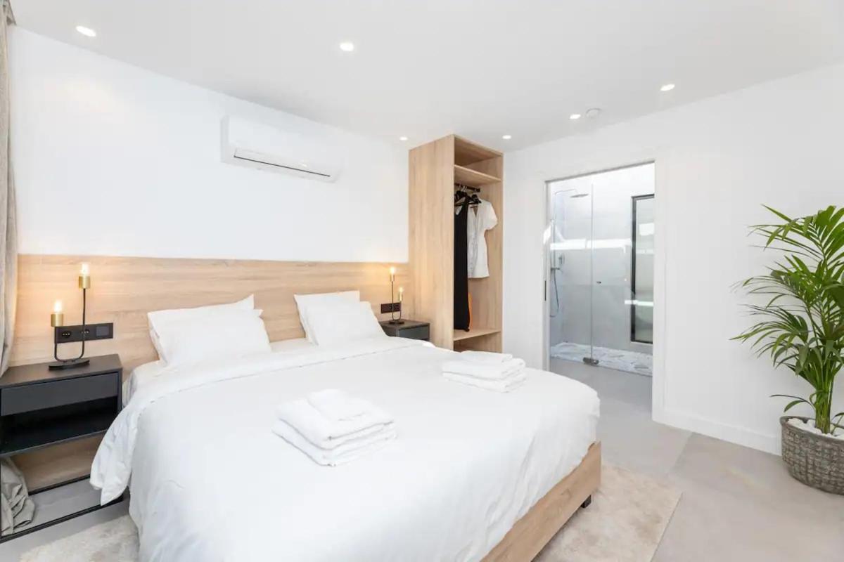 Peman Luxurious Beachside Villa