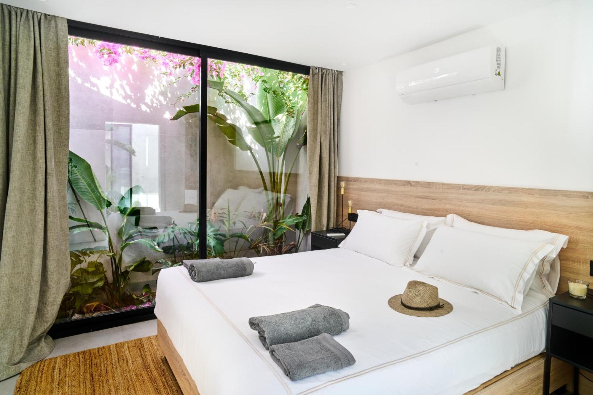 Peman Luxurious Beachside