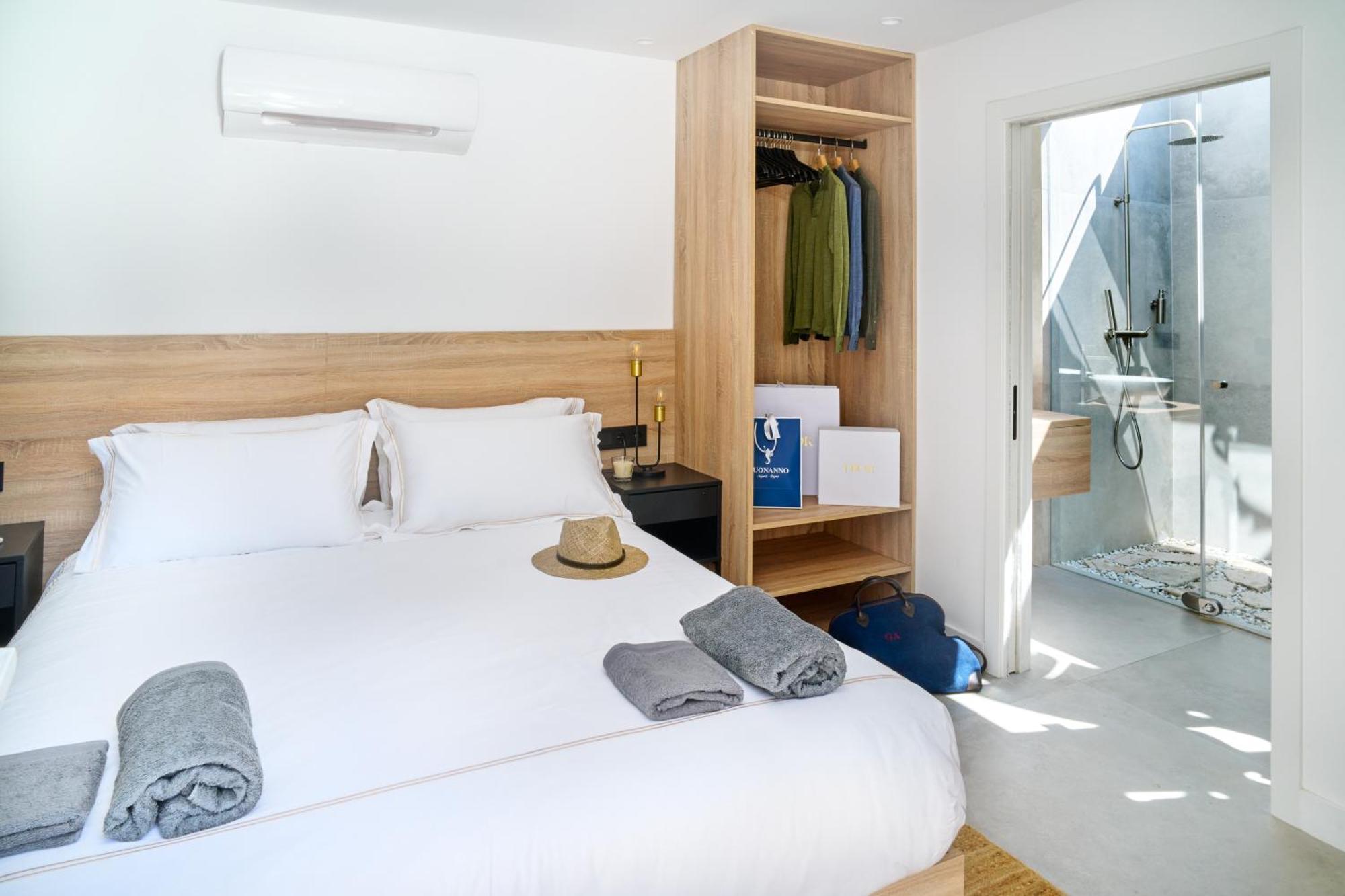 Peman Luxurious Beachside Villa
