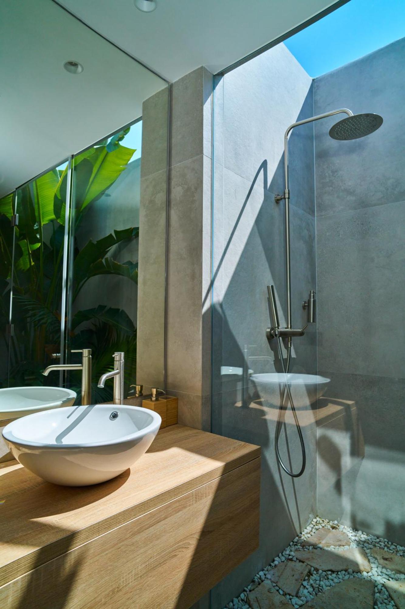 Peman Luxurious Beachside Villa Marbella