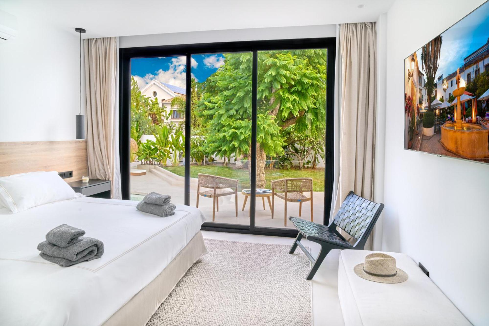 Villa Peman Luxurious Beachside *