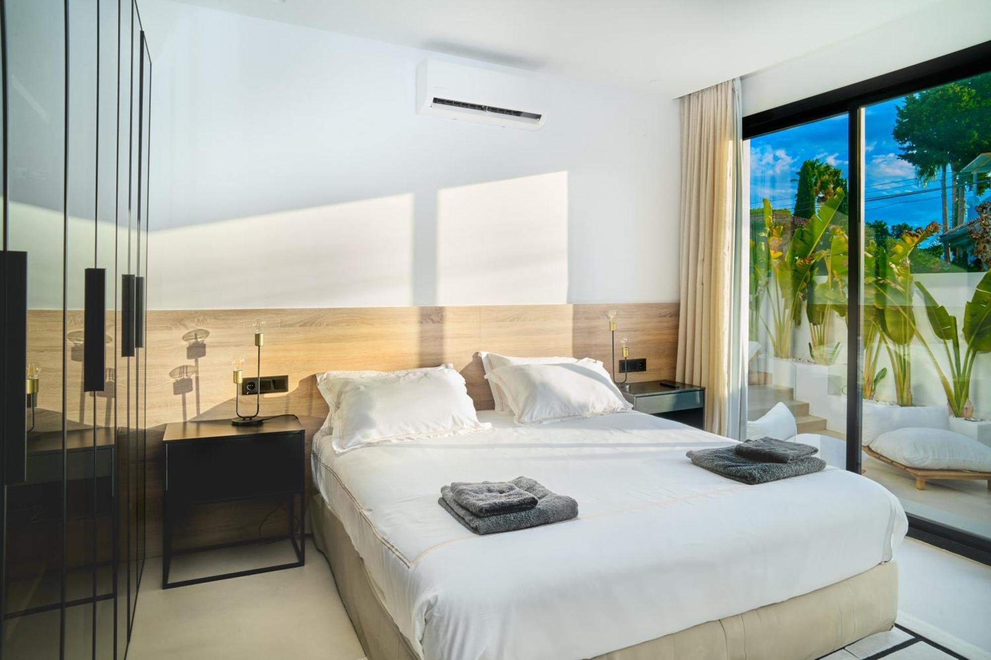 Peman Luxurious Beachside