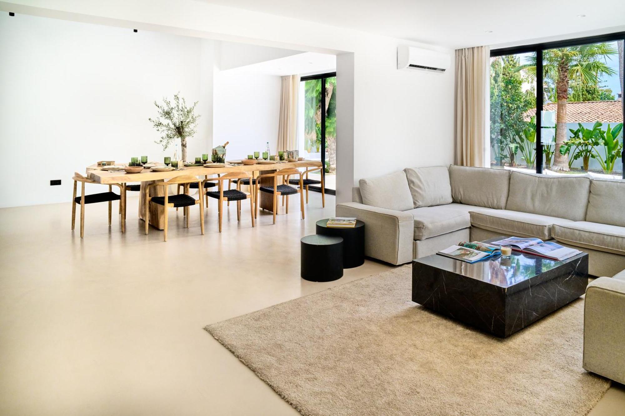 Peman Luxurious Beachside Villa Marbella