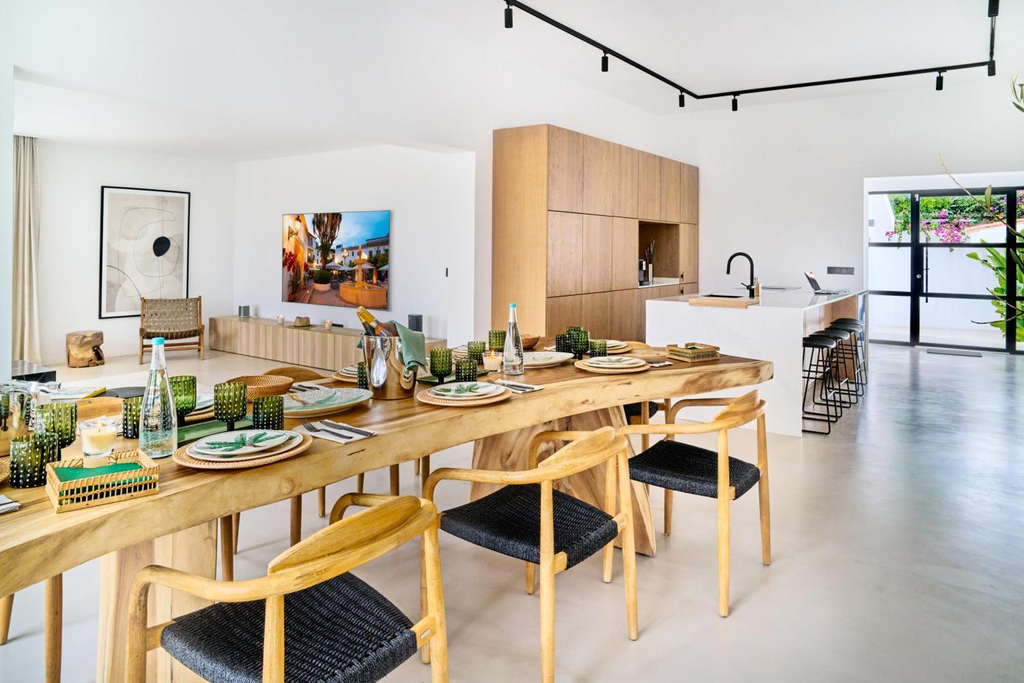 Peman Luxurious Beachside Villa