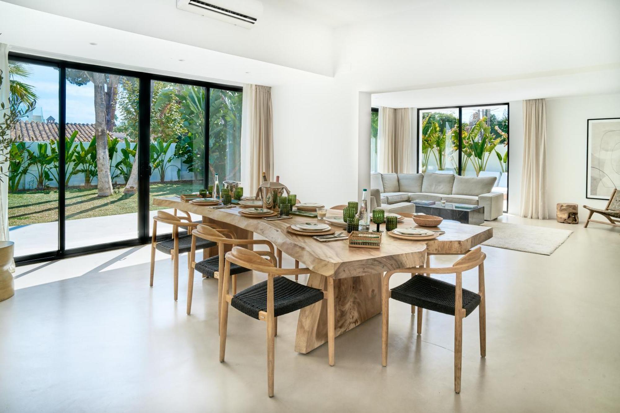 Peman Luxurious Beachside