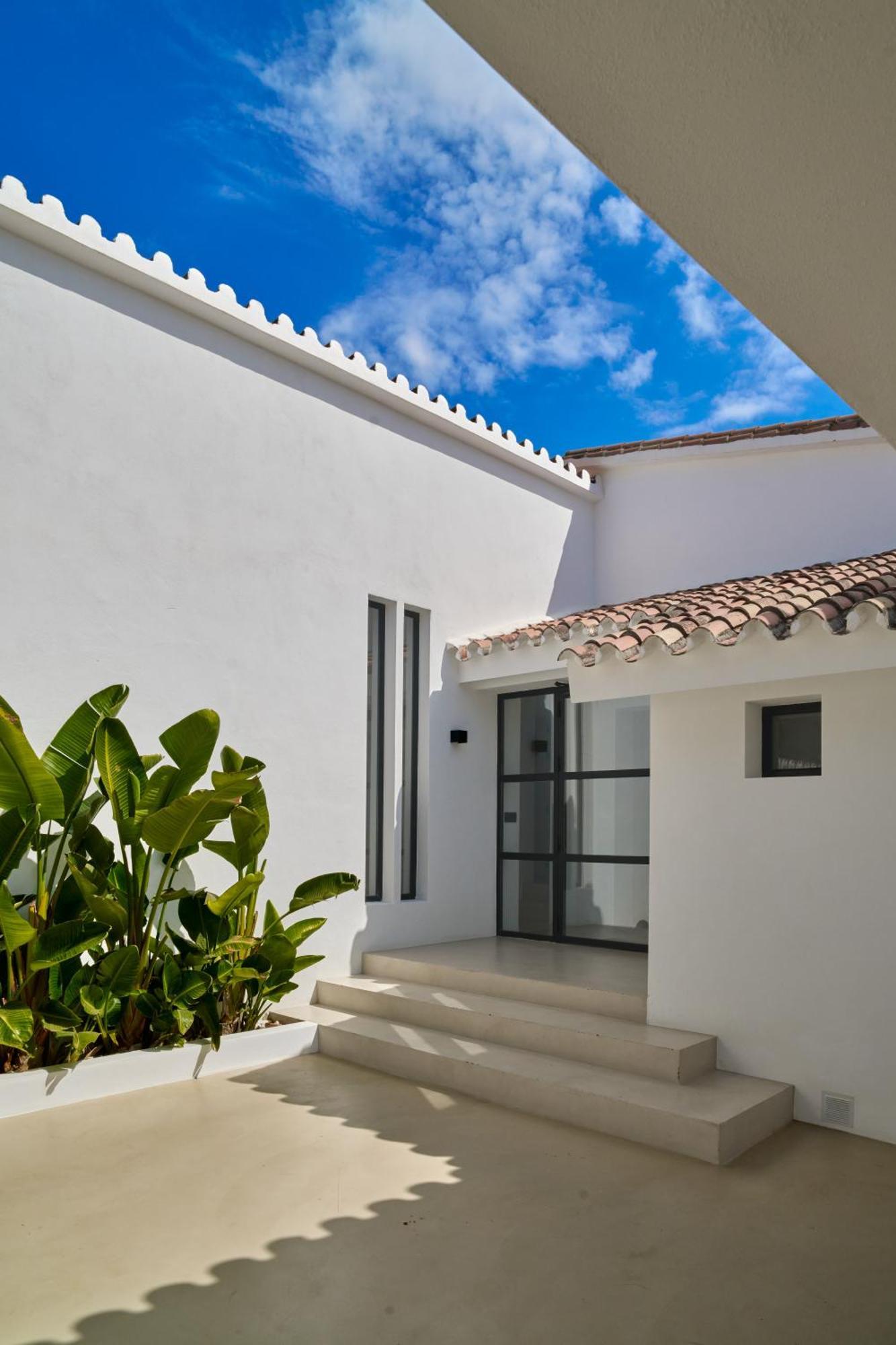 Villa Peman Luxurious Beachside