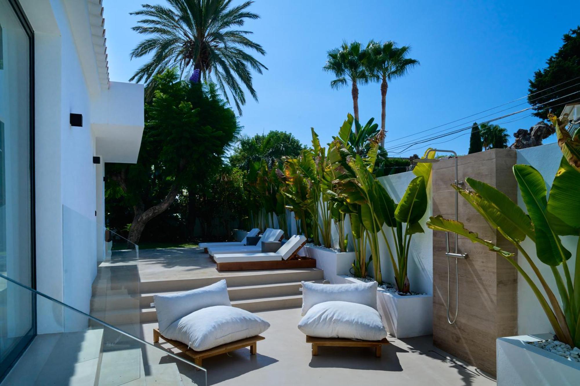 Peman Luxurious Beachside Villa Marbella